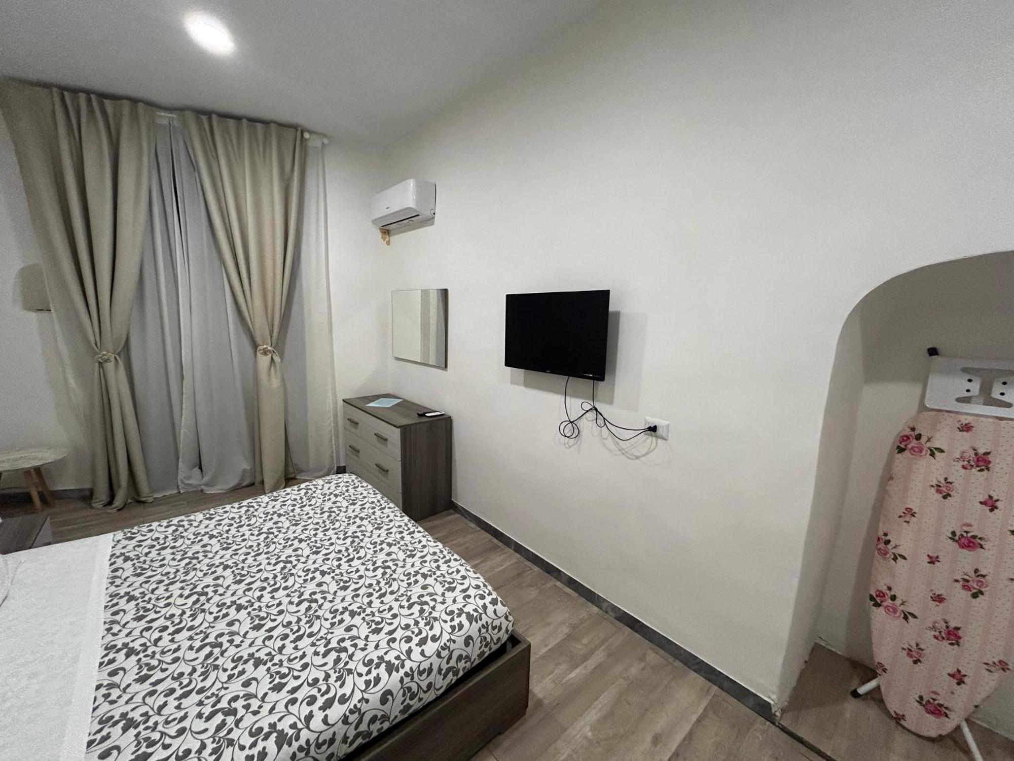 Casagiulia Apartment Наполи Екстериор снимка
