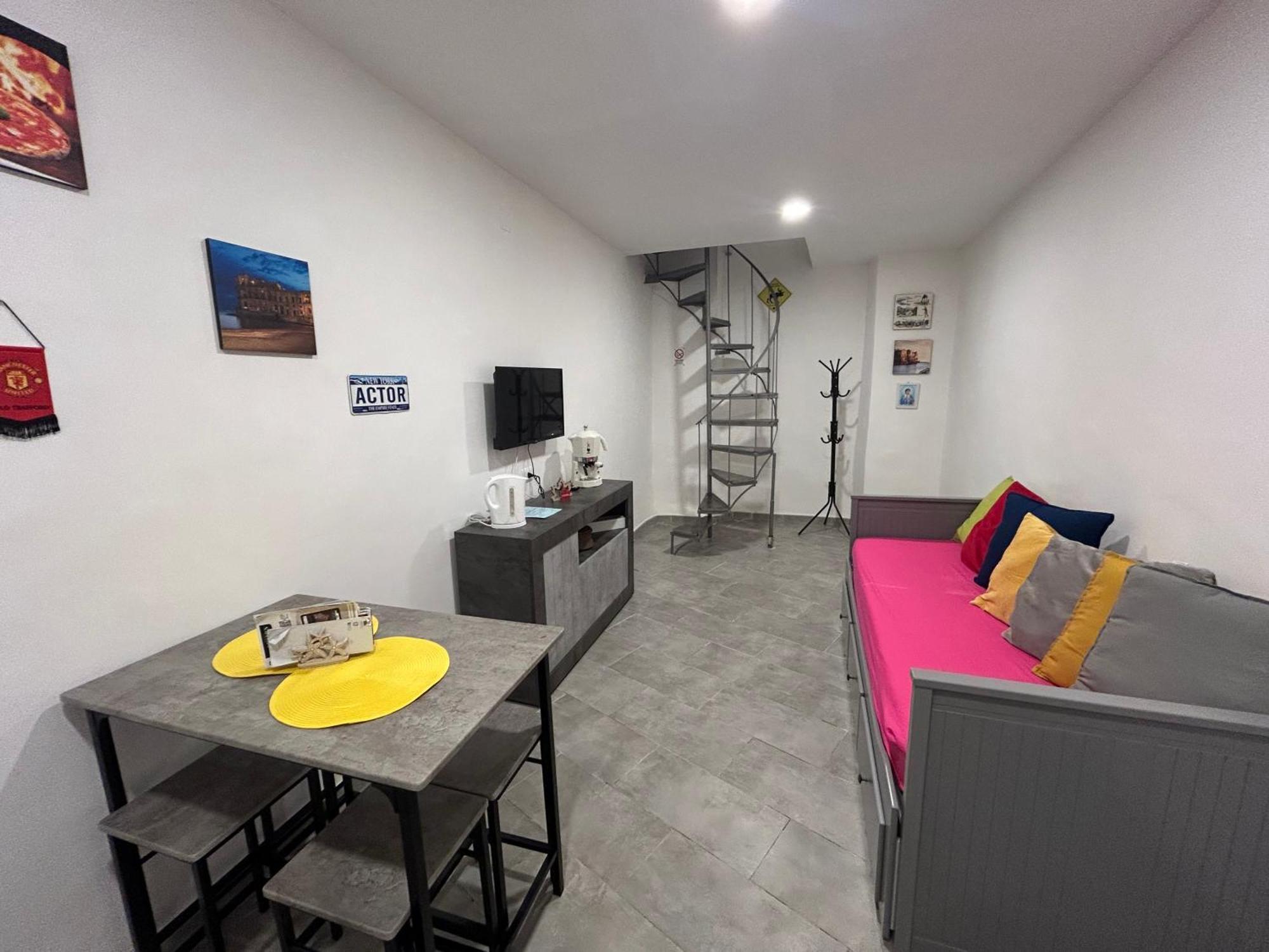 Casagiulia Apartment Наполи Екстериор снимка